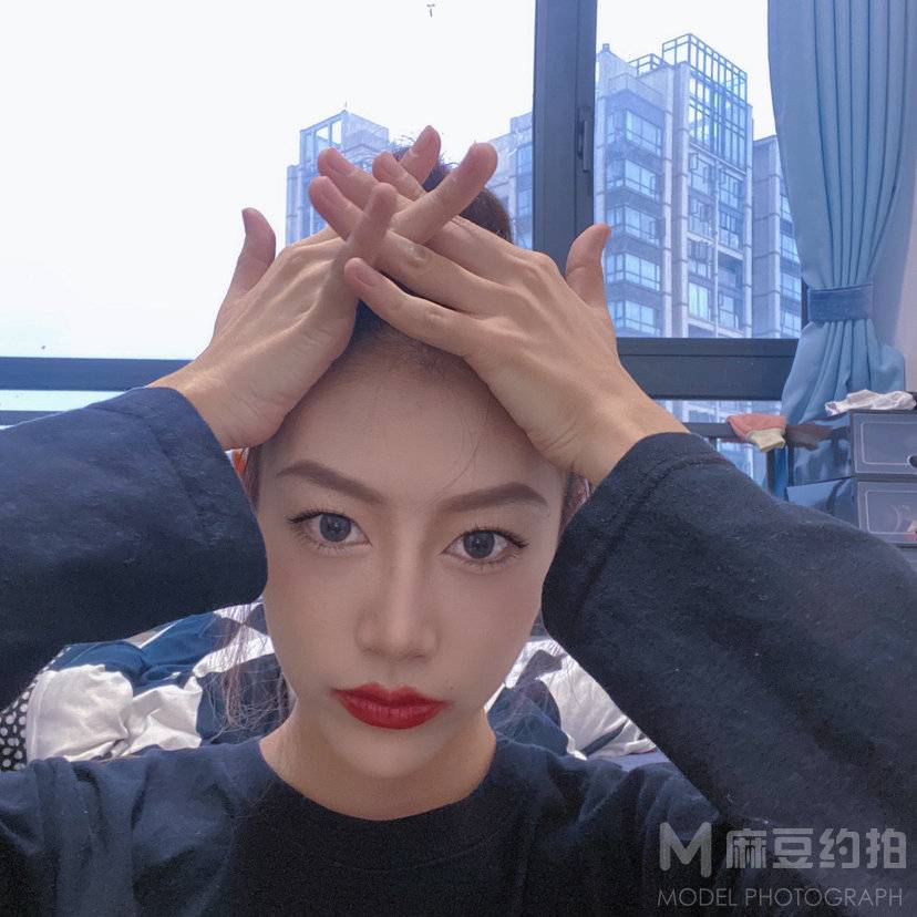 情绪模特
