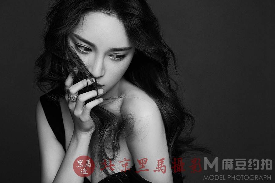黑白模特
