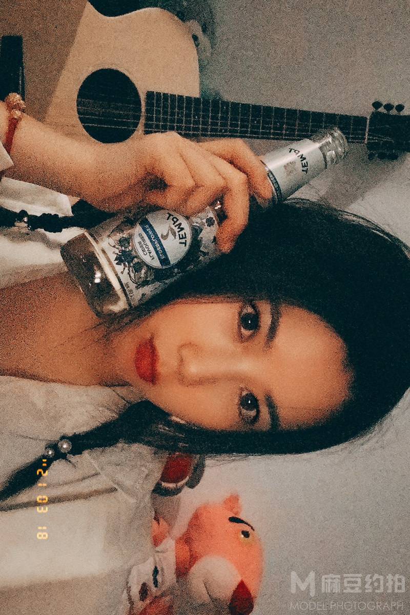 情绪模特