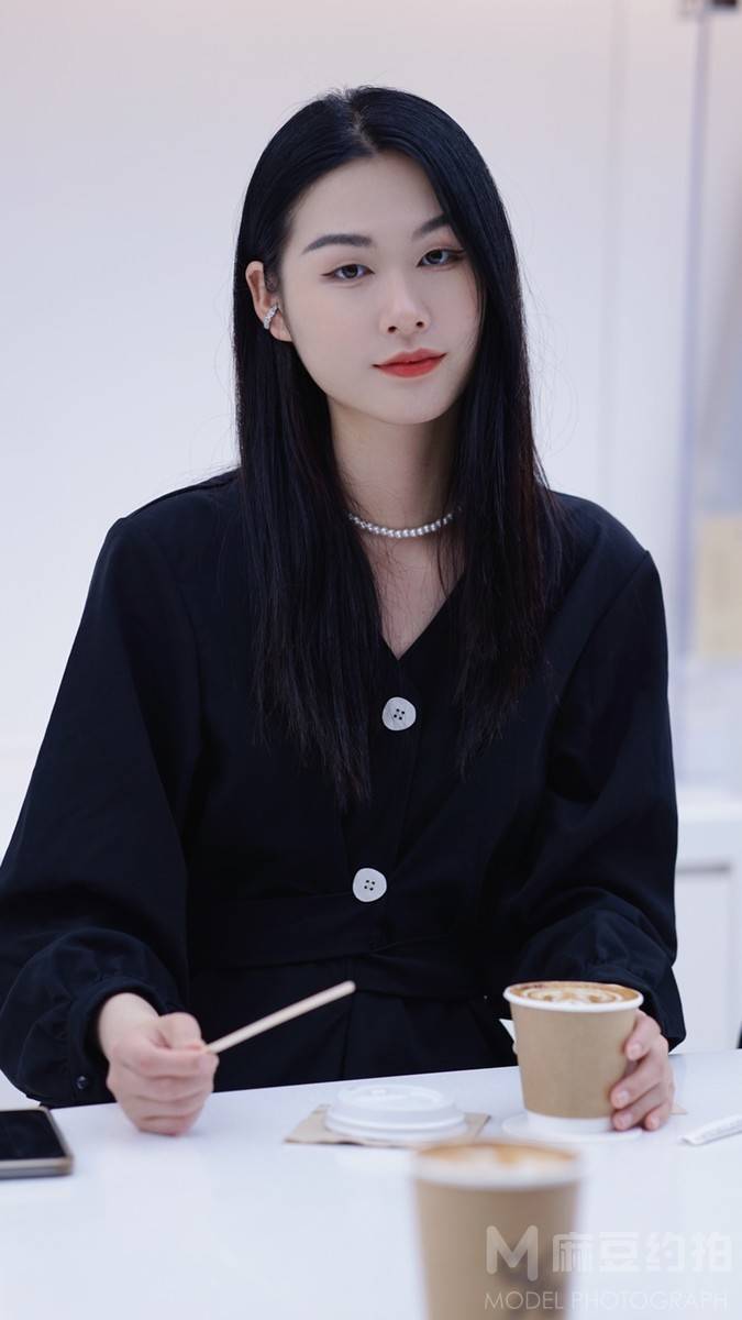 黑白模特