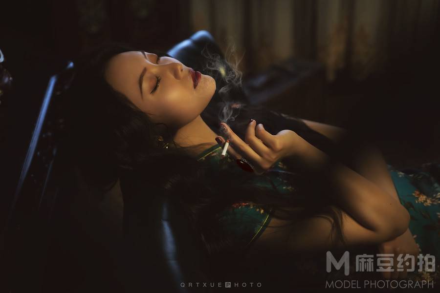 情绪模特