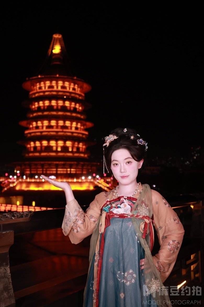 汉服模特