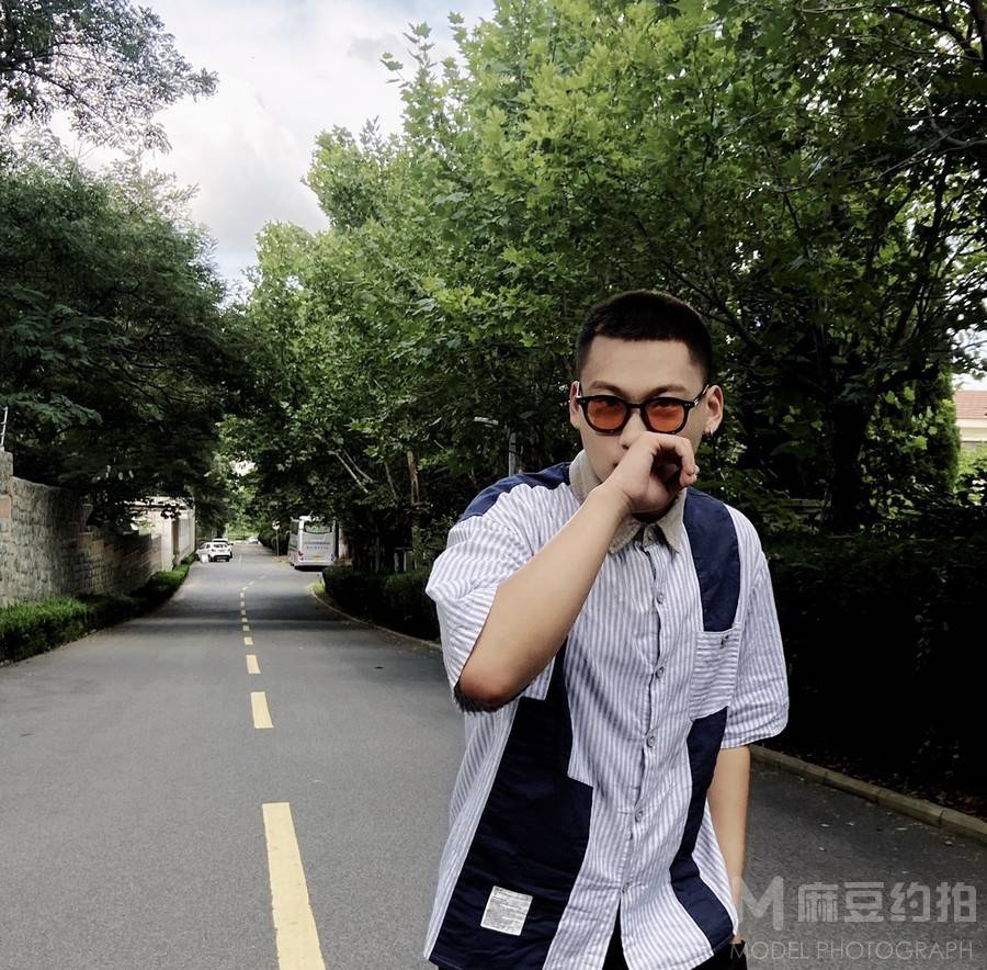 黑白模特