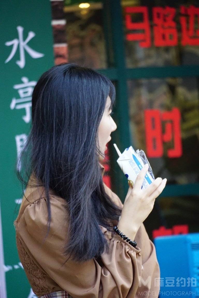 情绪模特