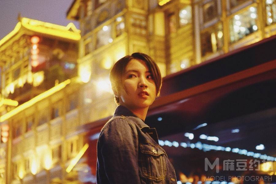情绪模特