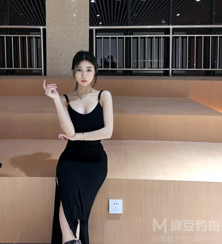黑白模特