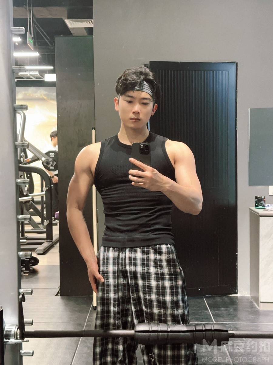 黑白模特