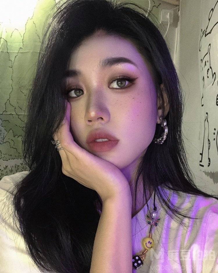 妆容模特