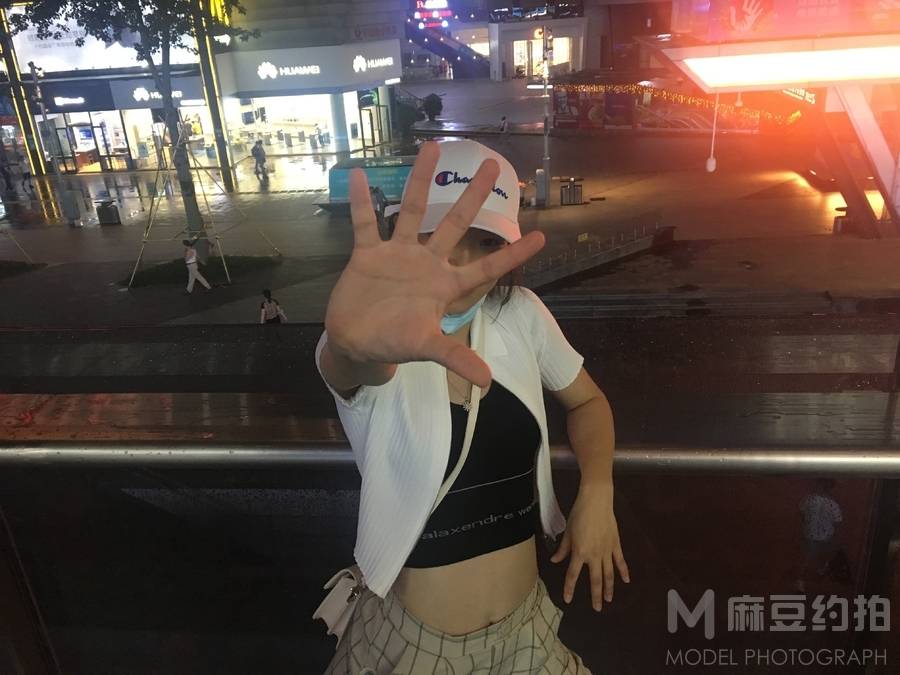 情绪模特