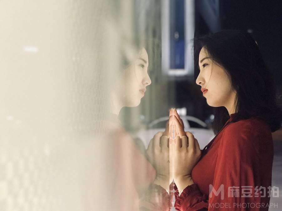 情绪模特