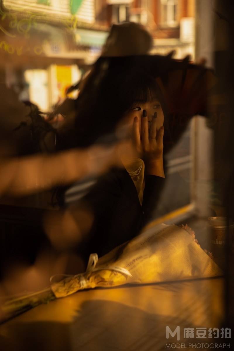 情绪模特