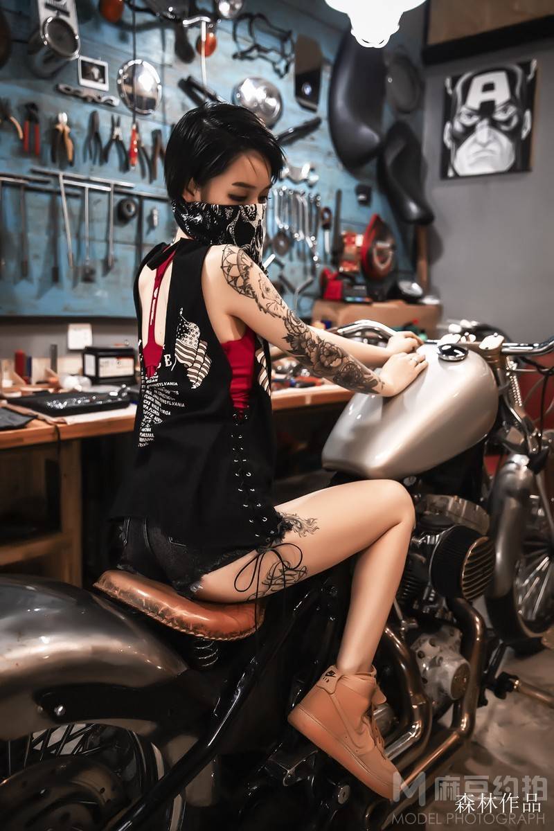 情绪模特