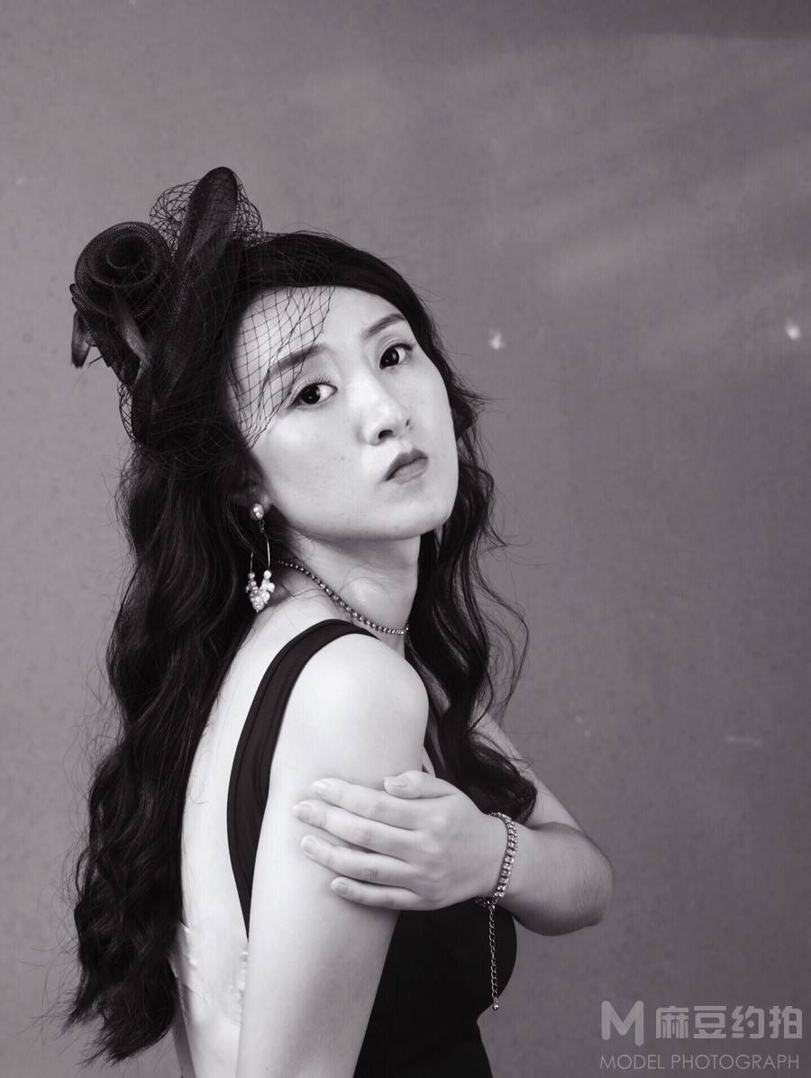 黑白模特