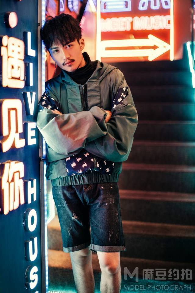 情绪模特