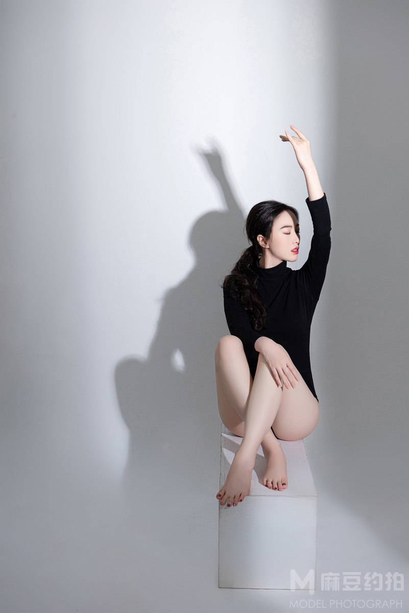 黑白模特