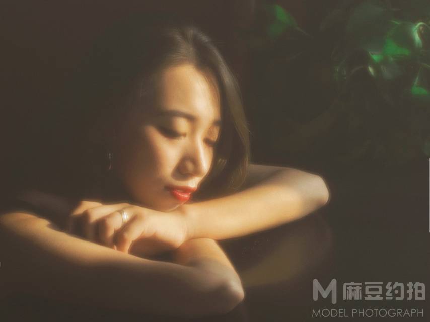 情绪模特