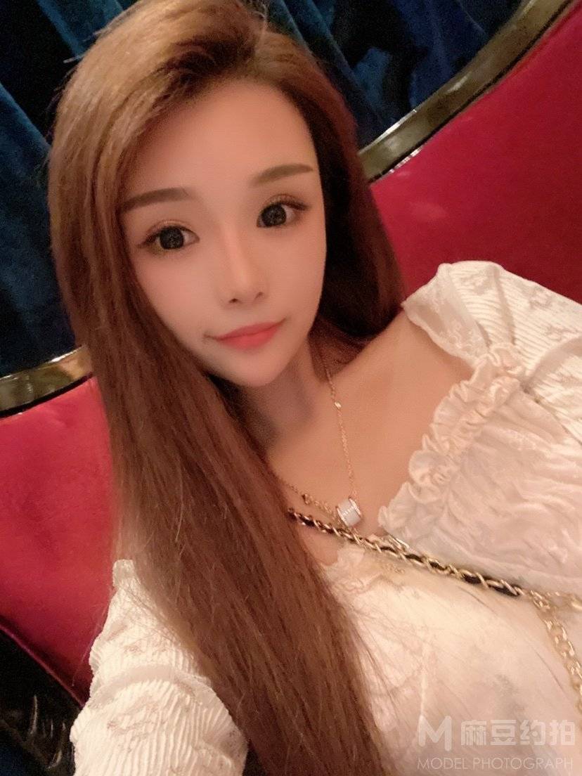 黑白模特