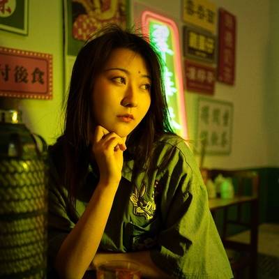 情绪模特