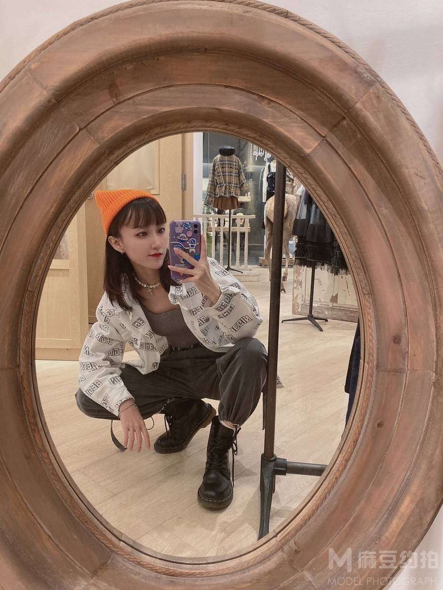 情绪模特