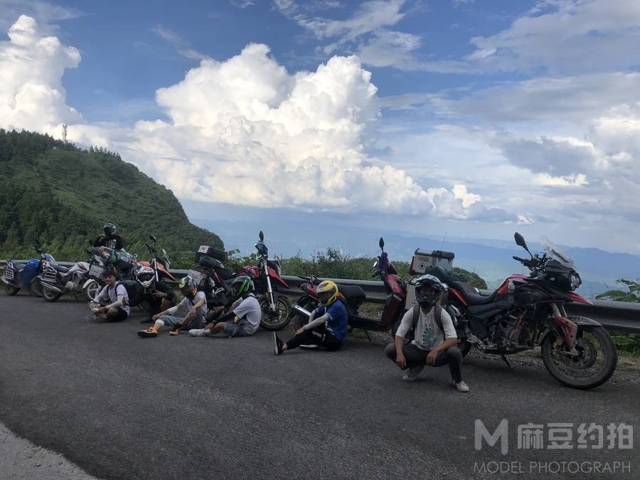 黑白模特
