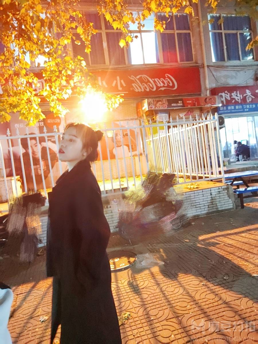 情绪模特