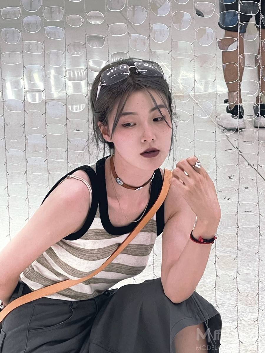 情绪模特