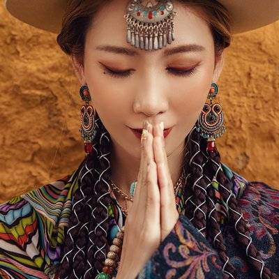 情绪模特