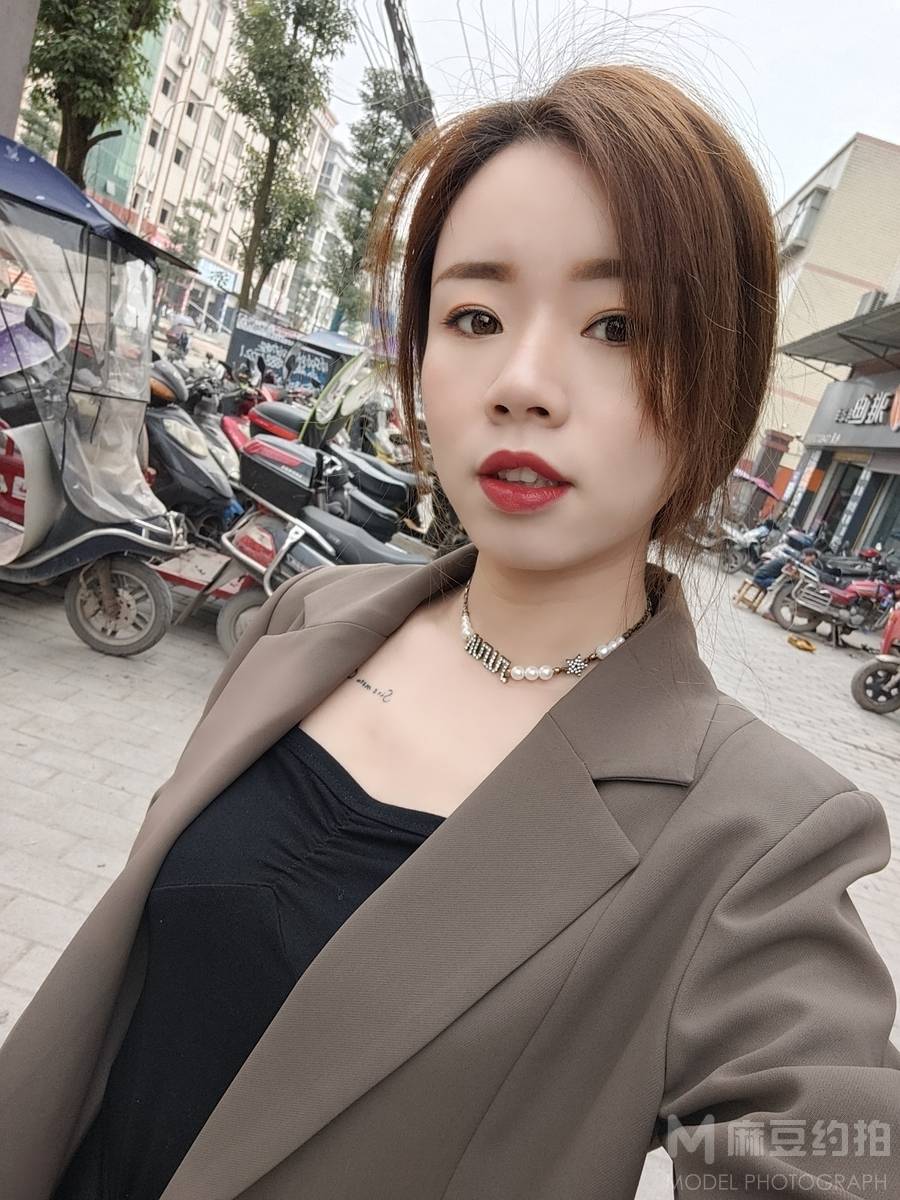 情绪模特