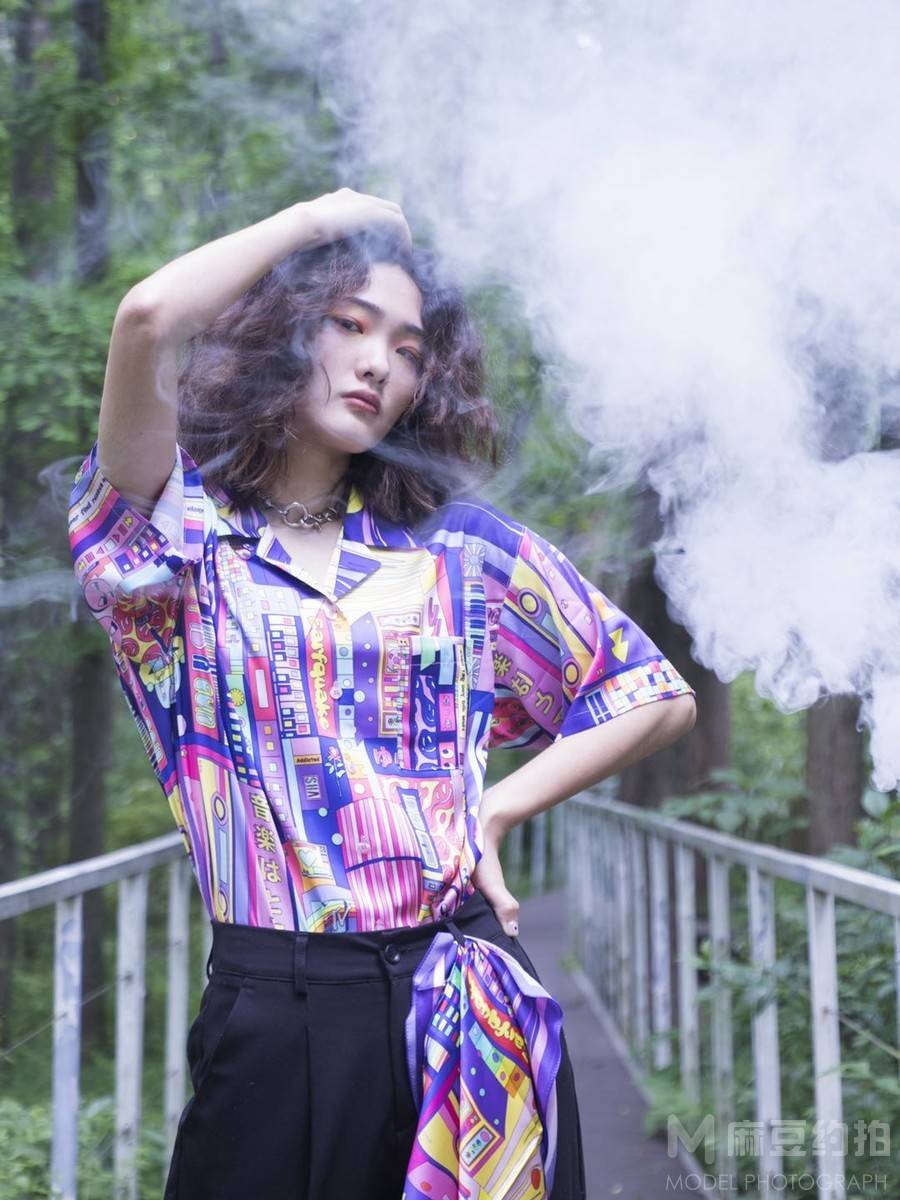 情绪模特