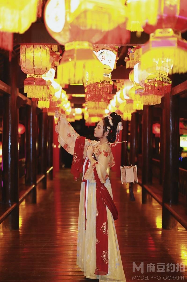 汉服模特