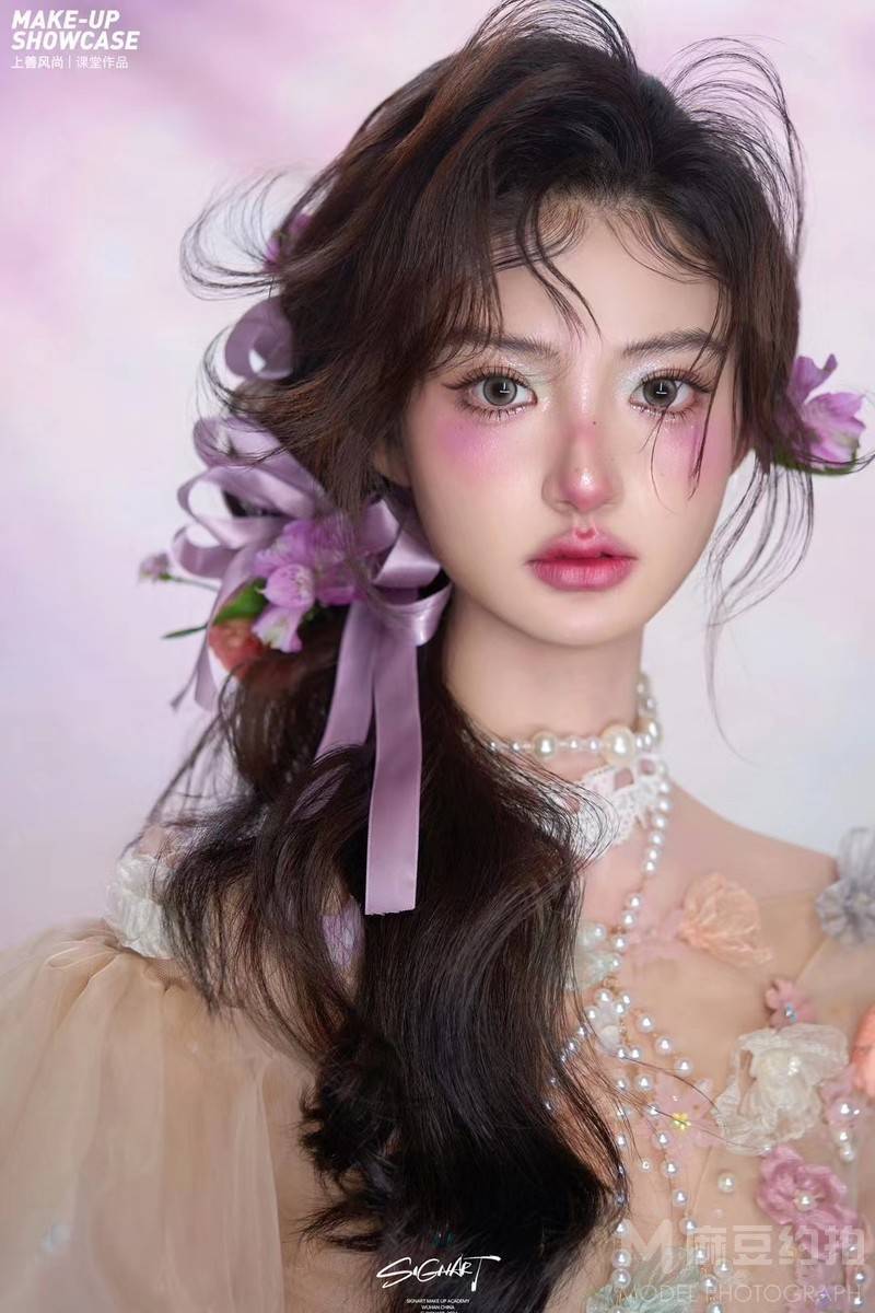 妆容模特