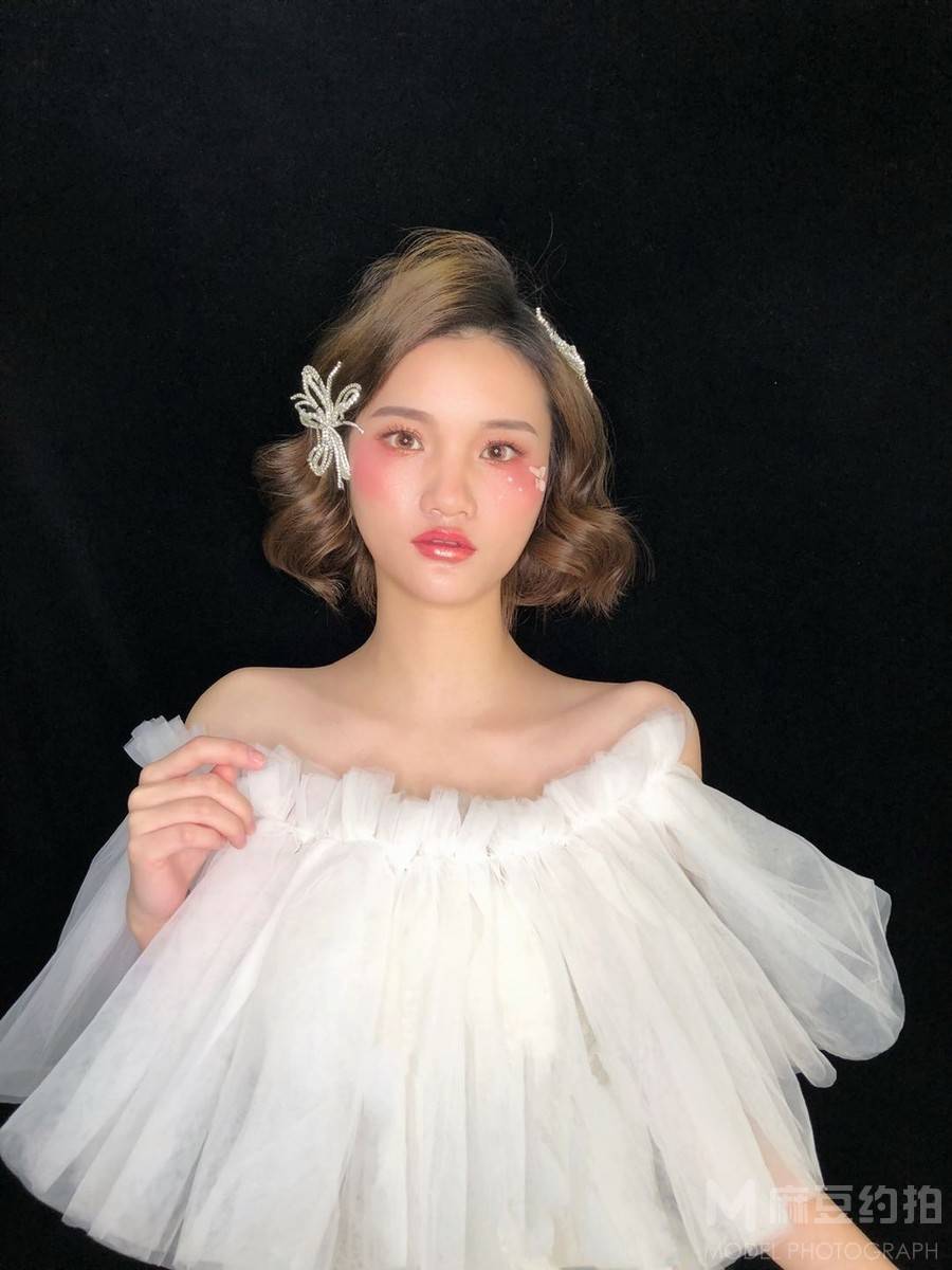 妆容模特