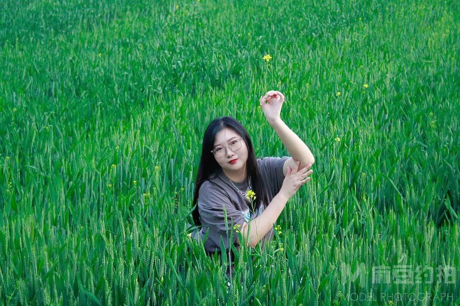 情绪模特