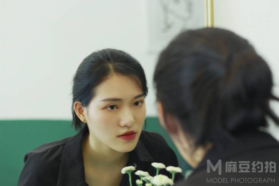 情绪模特