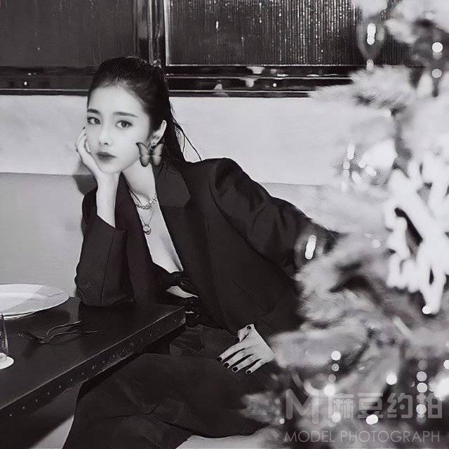 情绪模特
