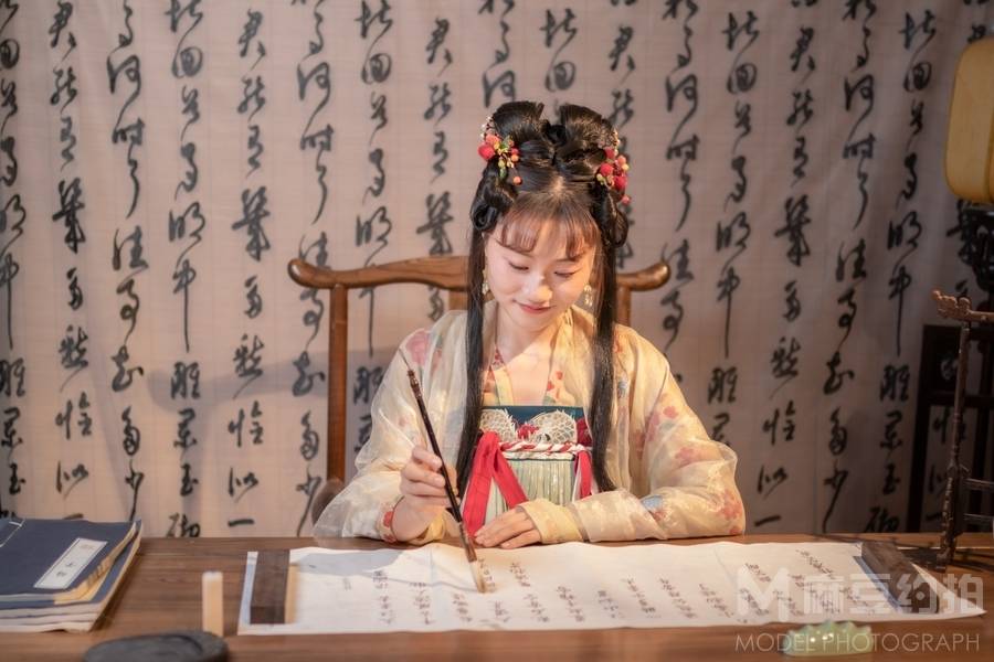 汉服模特