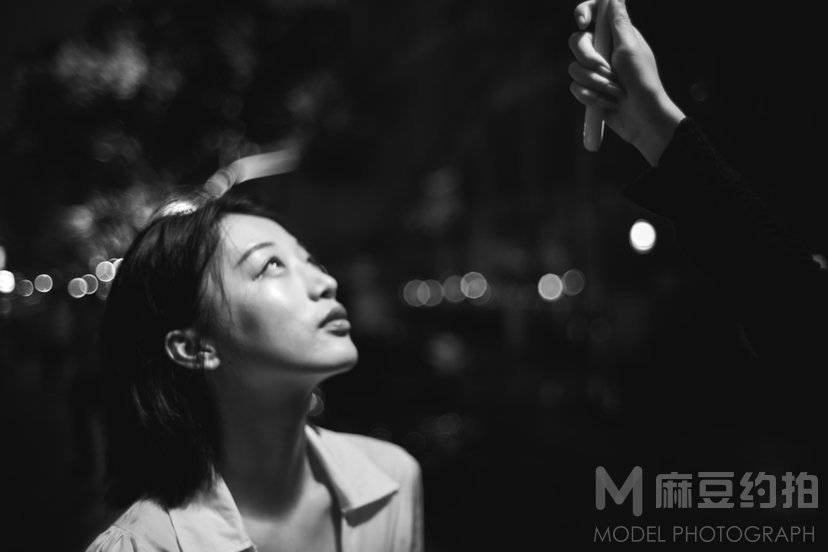 情绪模特