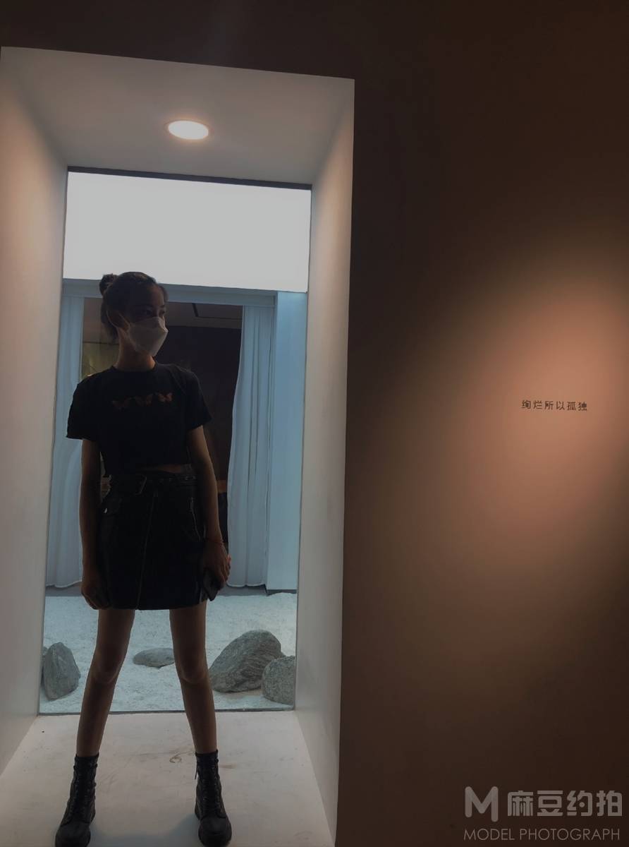 情绪模特