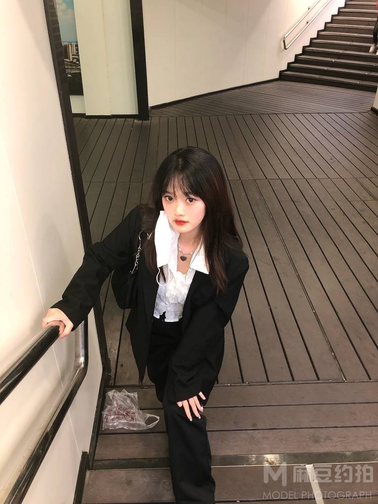 黑白模特