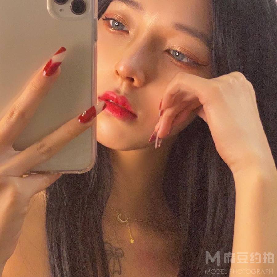 情绪模特