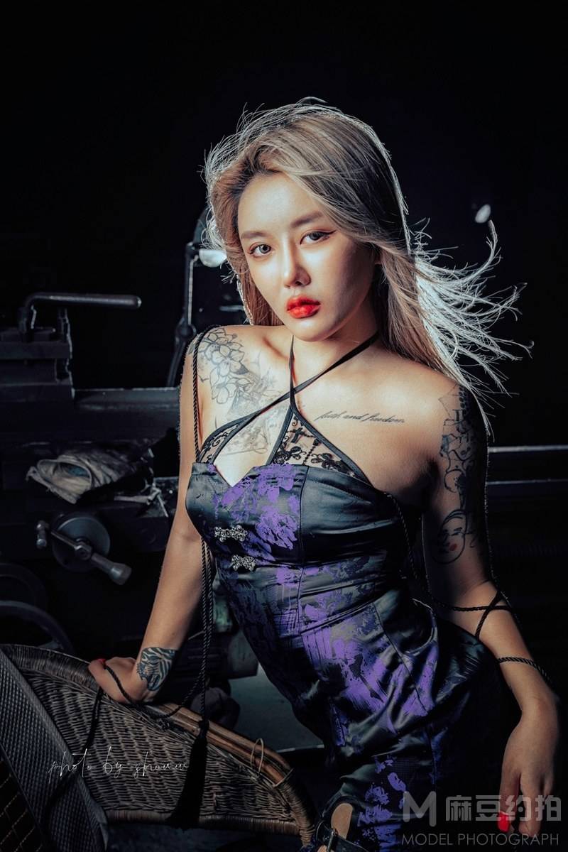情绪模特