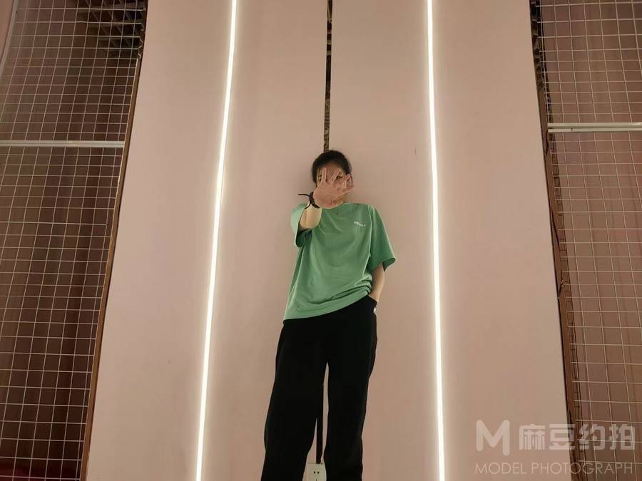 情绪模特