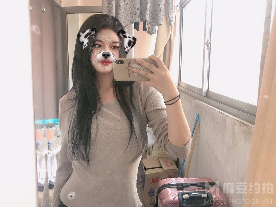 黑白模特