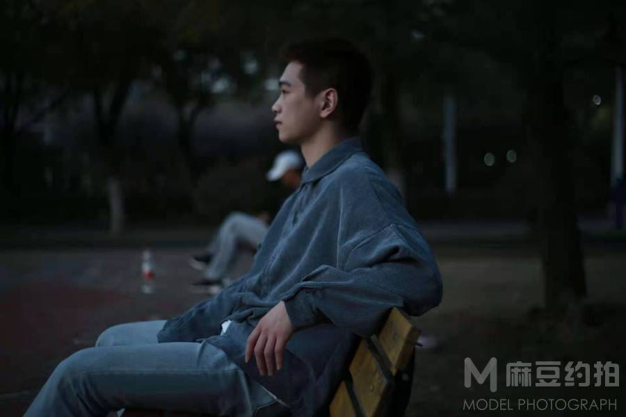 黑白模特