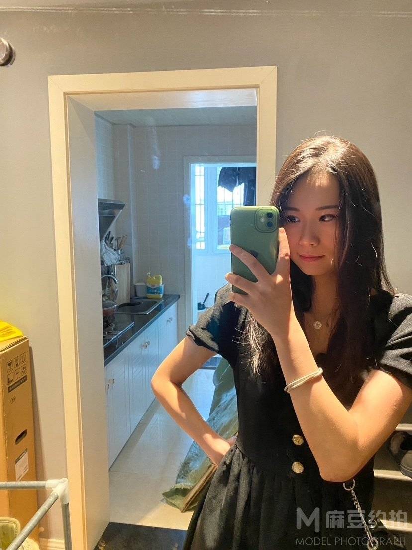 黑白模特