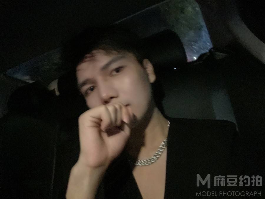 黑白模特