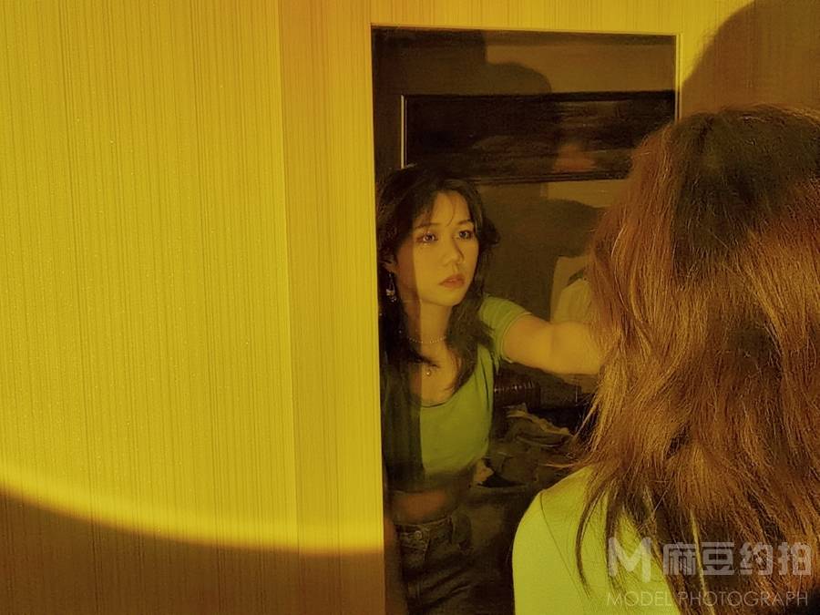 情绪模特