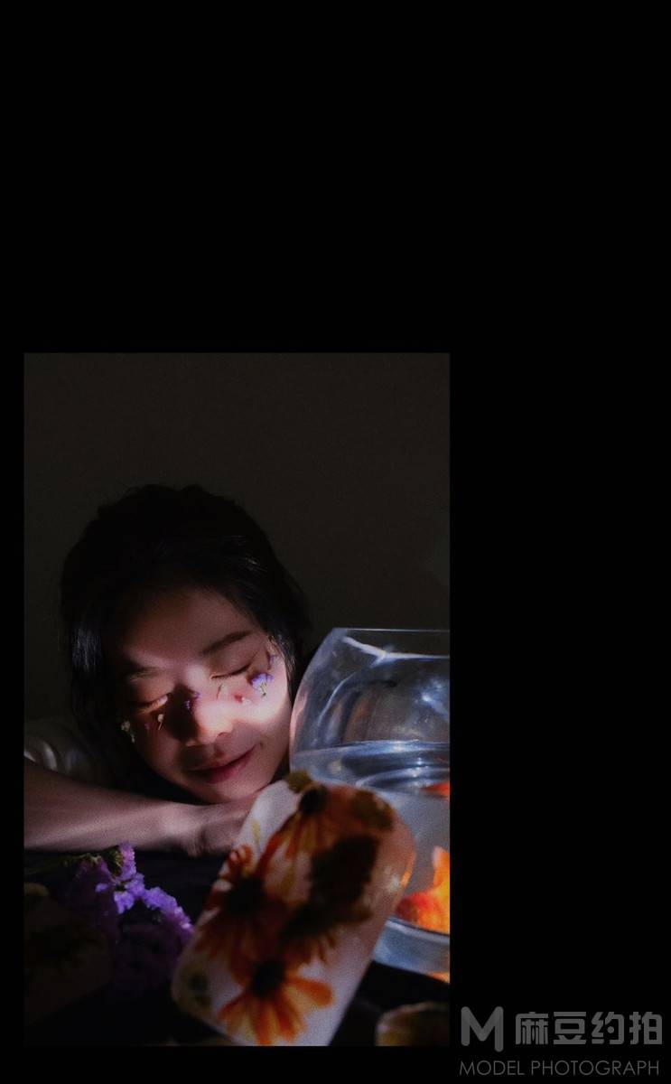 情绪模特