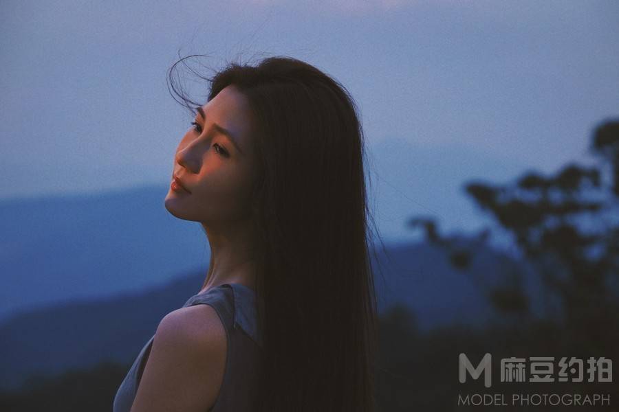 情绪模特