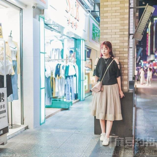 情绪模特